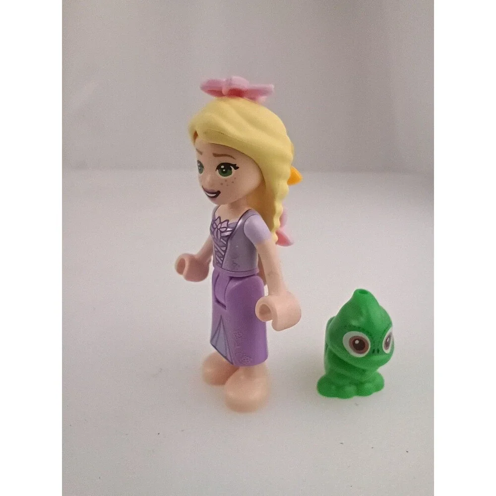 Lego Minifigure Disney: Rapunzel And Pascal chameleon